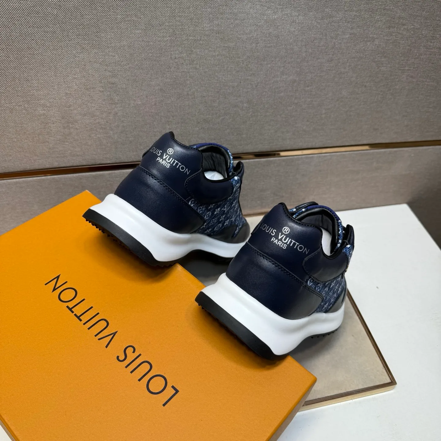 ⬛️Ex-factory price p442【LV～】men's casual shoes, 2025z cabinet sales simultaneously 🔶Size: 38-44 #️⃣ 🔷3 colors🔜The upper is made of multi-material splicing ➕Genuine leather lining, comfortable and breathable, sole: original comfortable and wear-resistant outsole, ⚠️real thing📱photographed🎬real thing is better📢📢📢